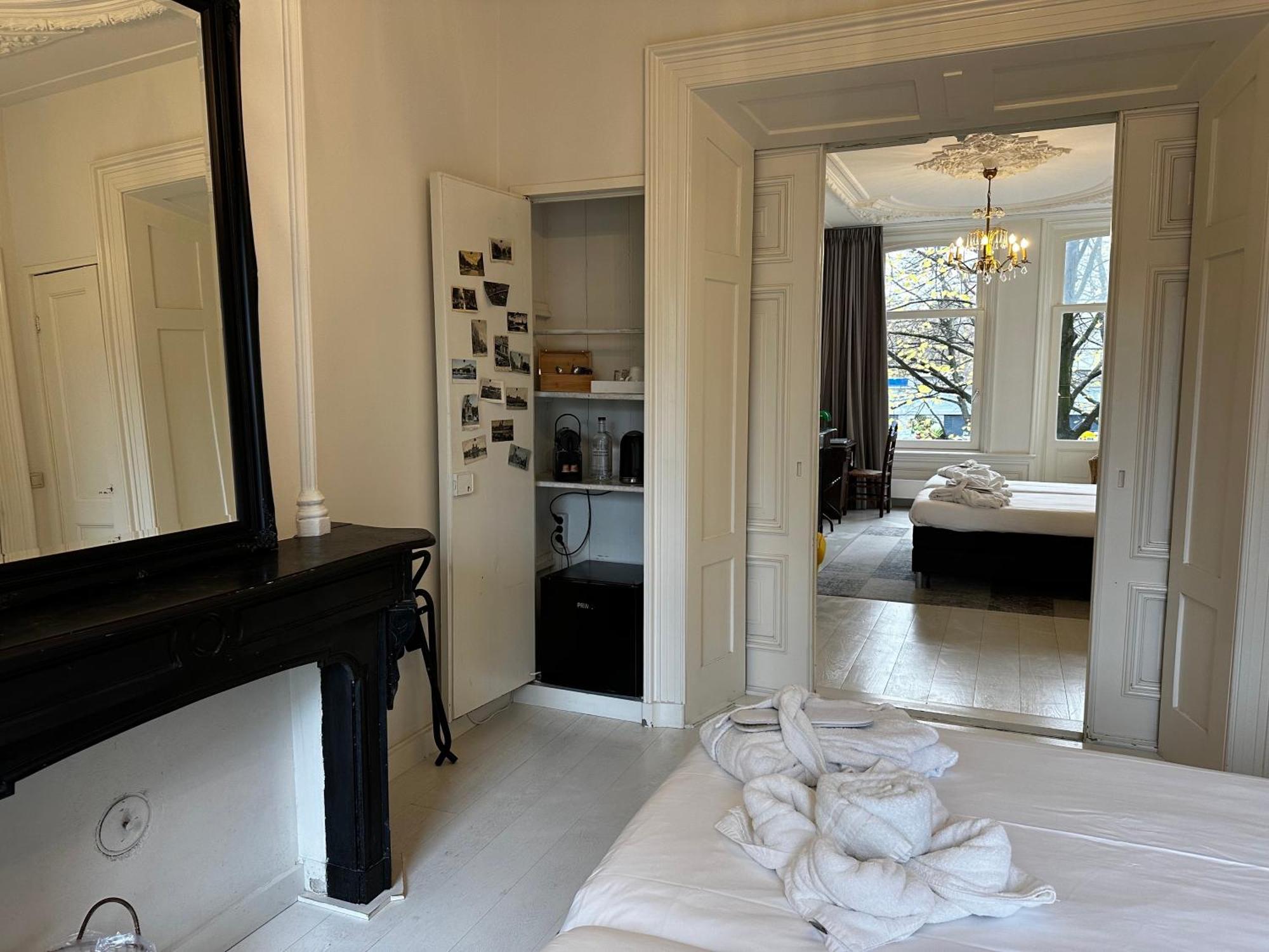 Nine-T-Teen Bed And Boutique Amsterdam Exterior photo