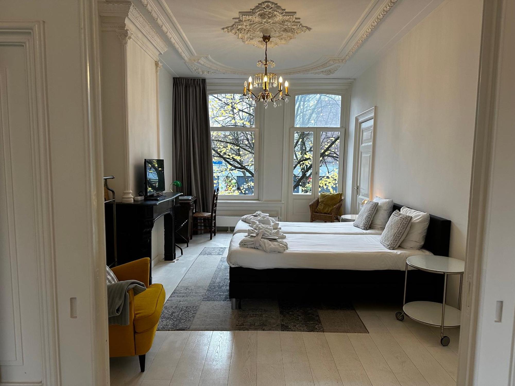 Nine-T-Teen Bed And Boutique Amsterdam Exterior photo