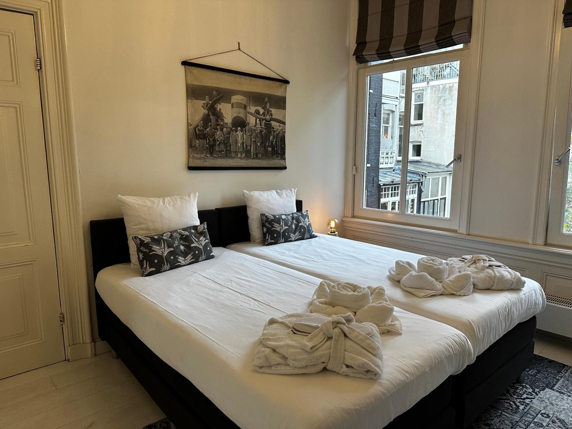 Nine-T-Teen Bed And Boutique Amsterdam Exterior photo