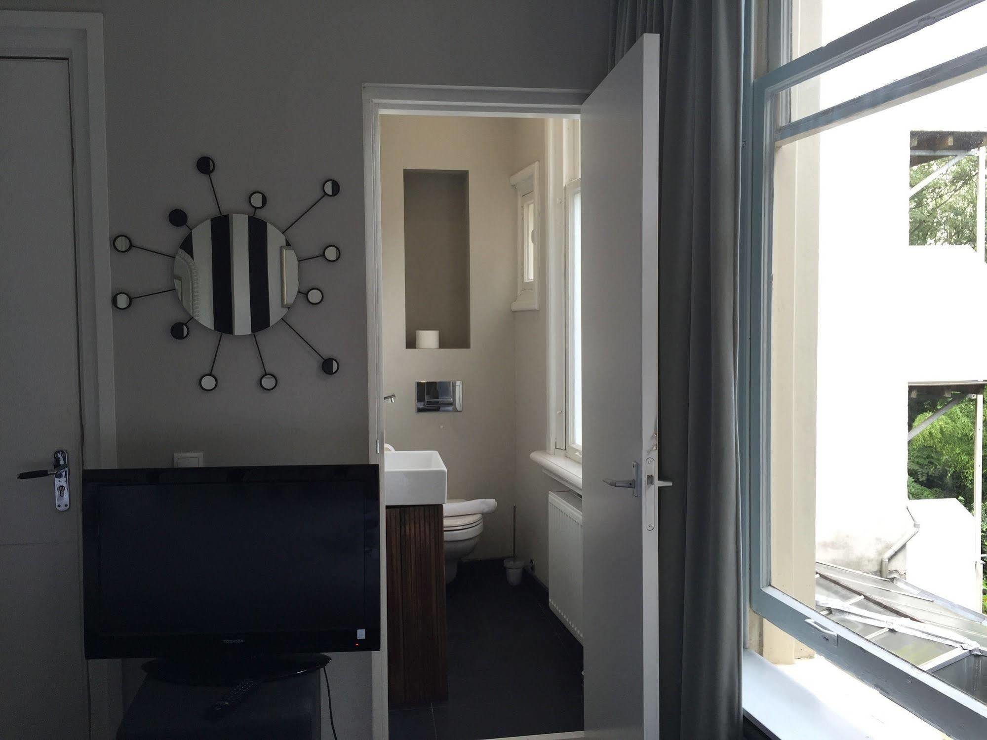 Nine-T-Teen Bed And Boutique Amsterdam Exterior photo